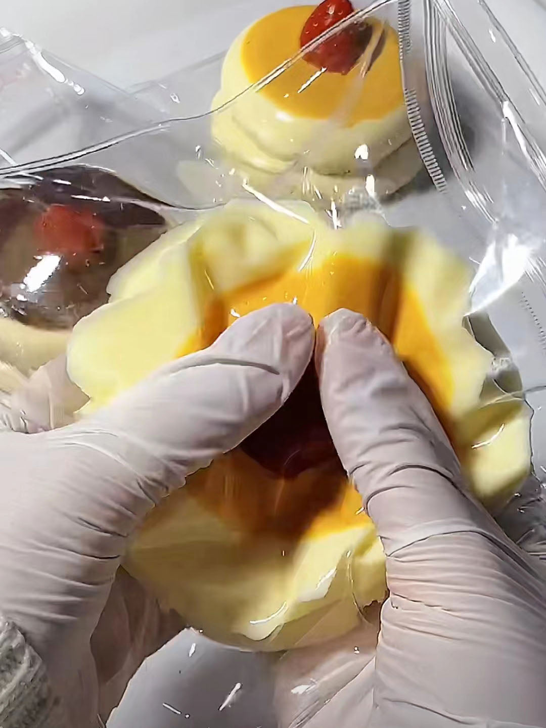 Jouet spongieux de soulagement du stress Shufulei aux fraises en silicone fait à la main
