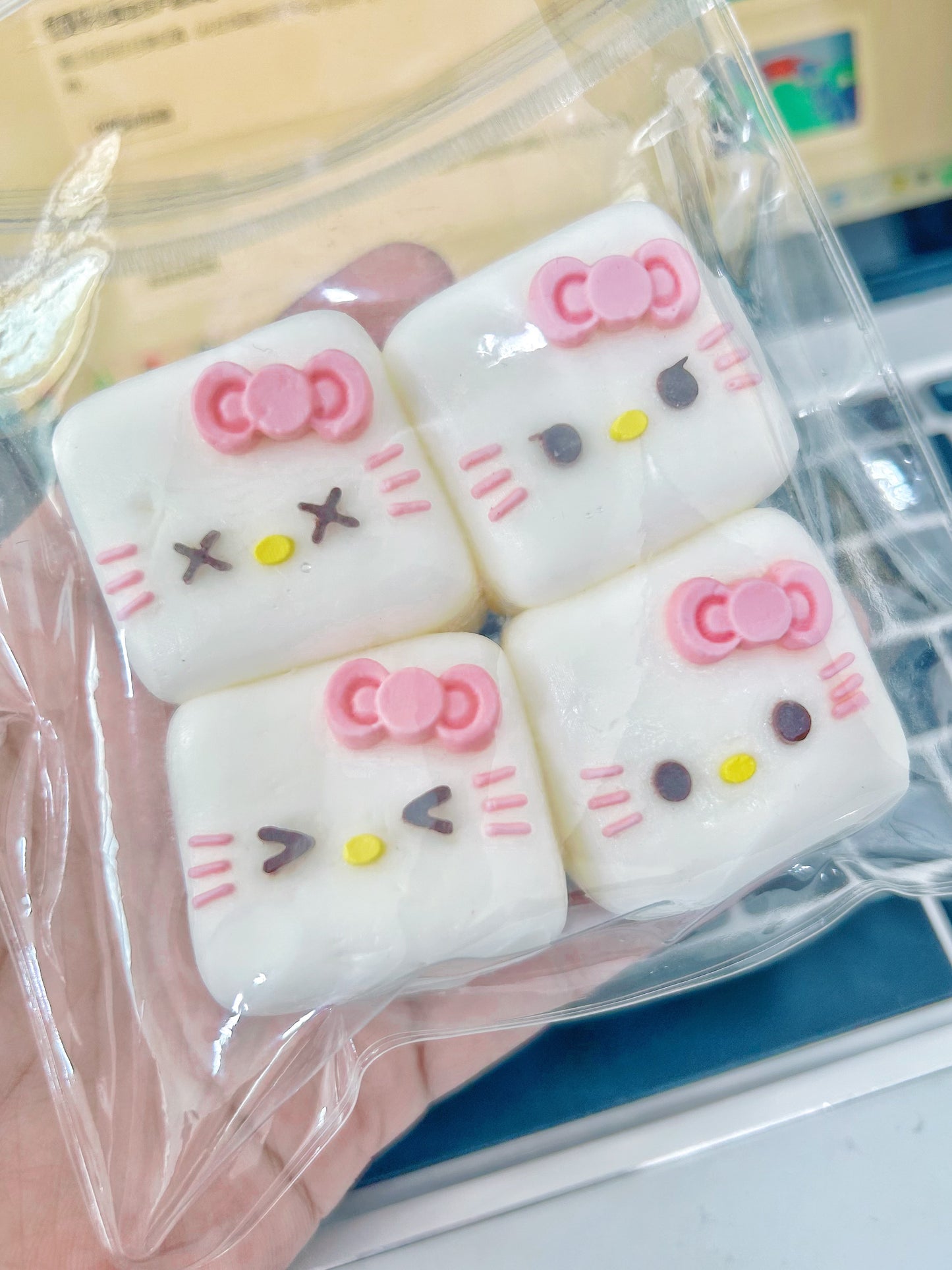 kitty 4 cubes