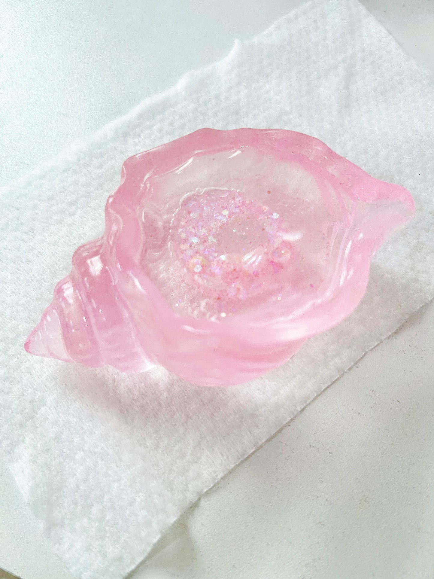 Flowing sand sea shell